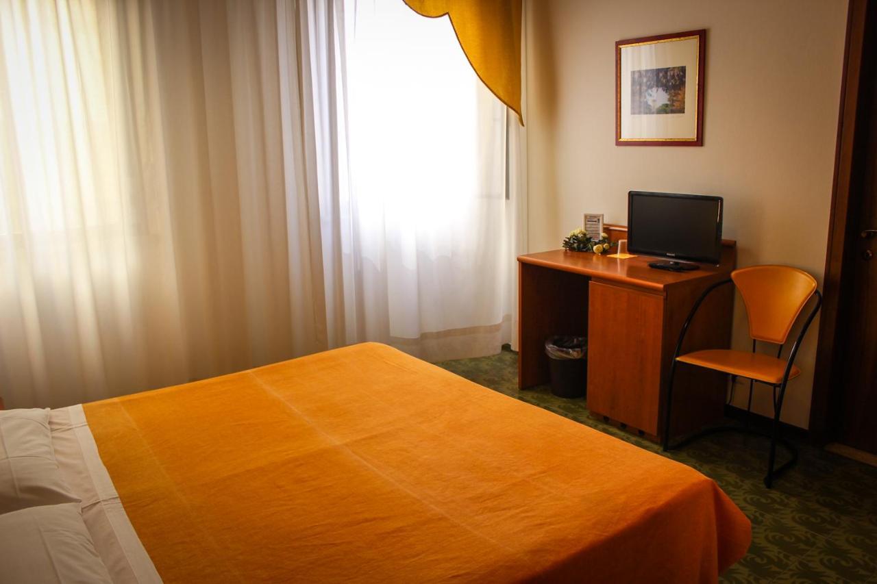 Hotel Centrale Este Εξωτερικό φωτογραφία