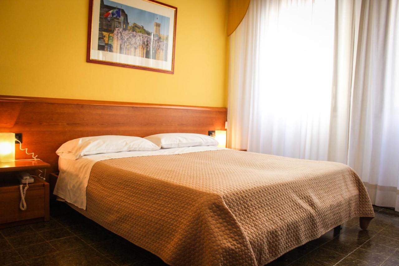 Hotel Centrale Este Εξωτερικό φωτογραφία