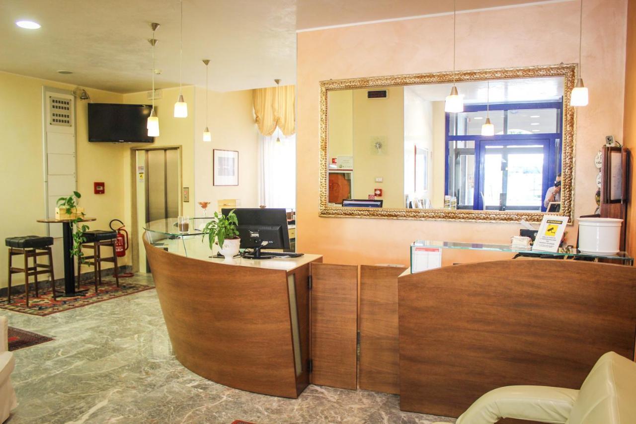 Hotel Centrale Este Εξωτερικό φωτογραφία
